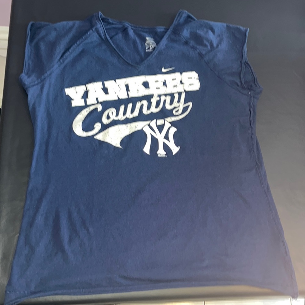 Women’s Nike NY Yankees tshirt